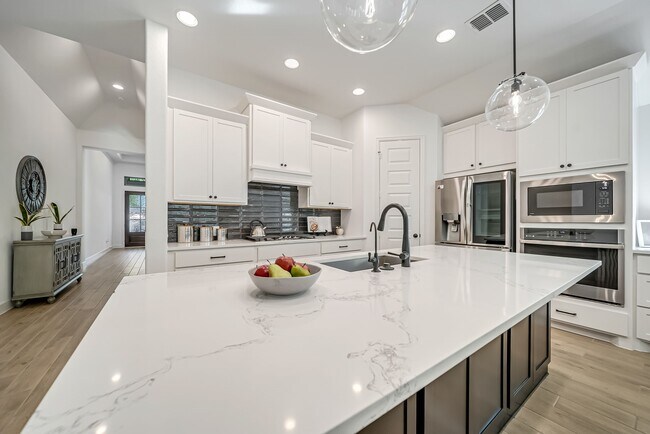 Building Photo - 210 W Netleaf Ct