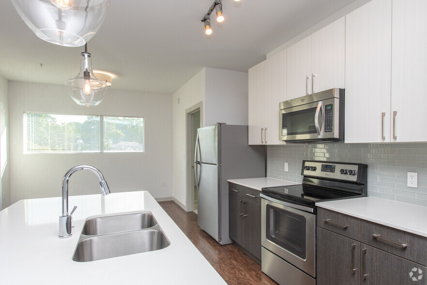 2BR, 2BA - 1288SF - Inman Quarter