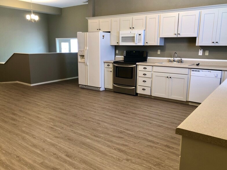 Kitchen - 105 W 2nd St