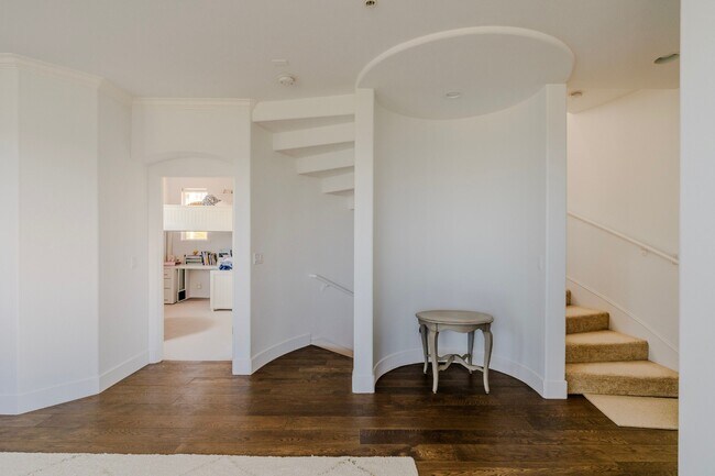 Building Photo - 300 19th St