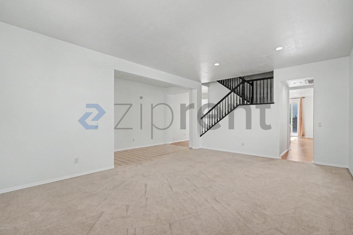 Building Photo - Unit