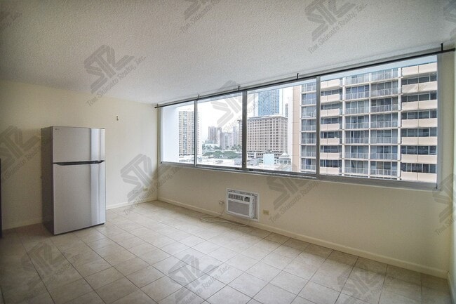 Building Photo - Updated Studio at Kapiolani Terrace