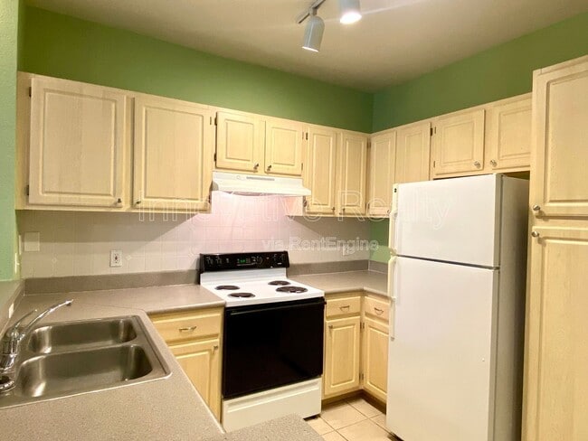 Building Photo - 1608 Legacy Park Dr