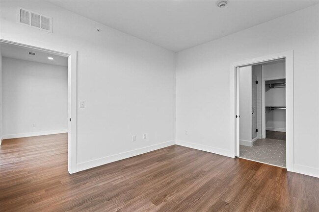 Building Photo - 4315 S Congress Ave