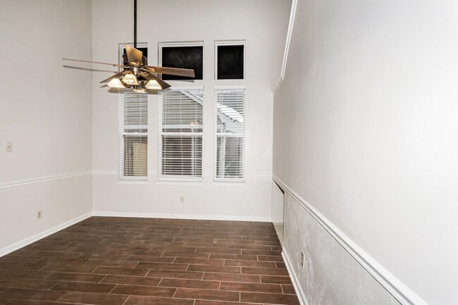 Building Photo - 7897 Bentwood Cir