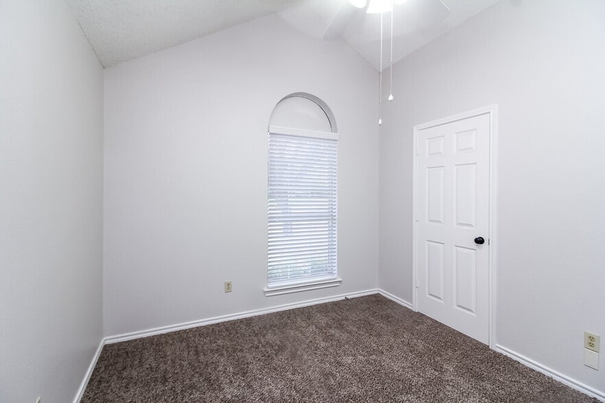 Building Photo - 1205 Hall Rd