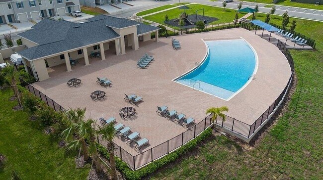 Building Photo - 2743 Skyline Lp