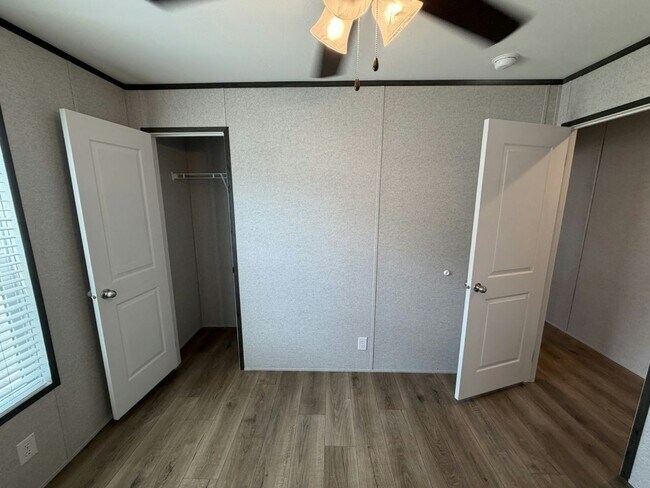 Building Photo - 156 Lakeside Garden Cir