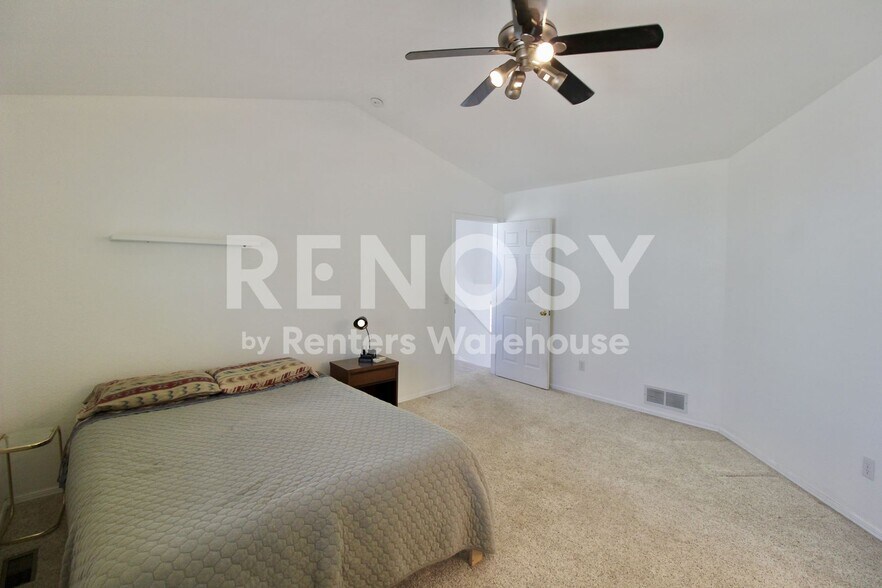 Building Photo - 537 Canyon View Dr