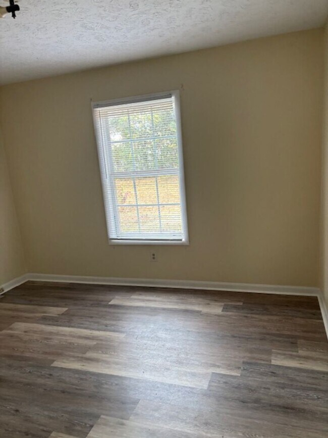 Building Photo - 3818 John Marshall Rd