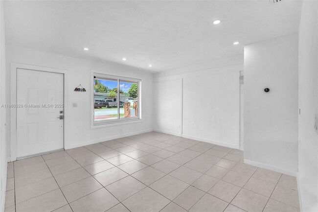 Building Photo - 3341 SW 94th Ct