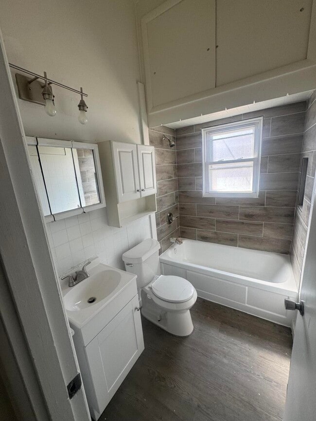 Building Photo - 6206 Beech Daly Rd