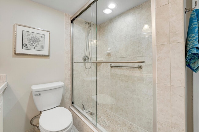 Building Photo - 275 Palm Ave