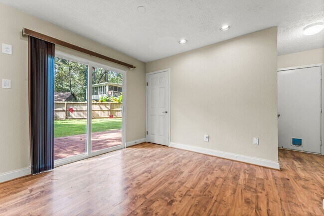Building Photo - 2015 E Lacey Oak Cir