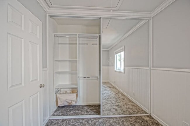 Building Photo - Beautifully Remodeled, Bright & Airy Home w/ Detached Bonus Room w/ Bath & 1-Car Garage, Front Ya...