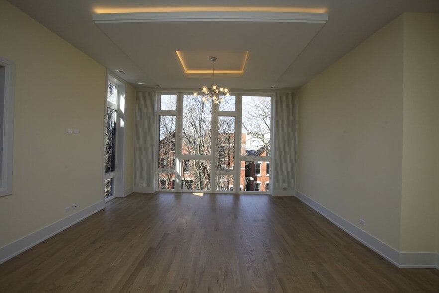 Building Photo - 1029 N Winchester Ave