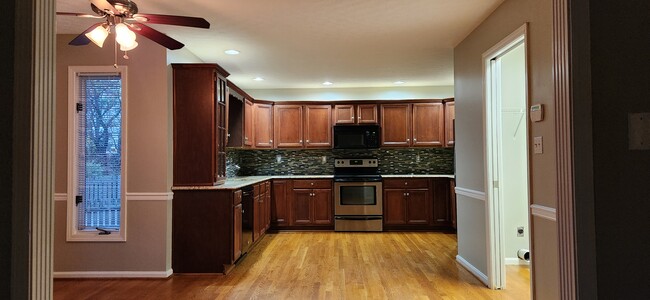 Kitchen - 4108 Saratoga Woods Dr