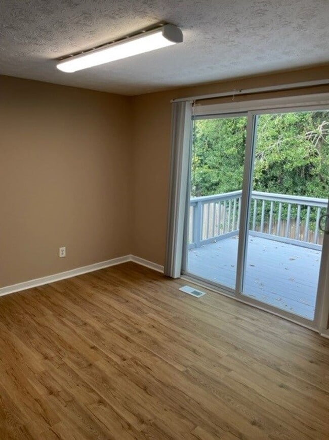 Building Photo - 135 Grenoble Rd