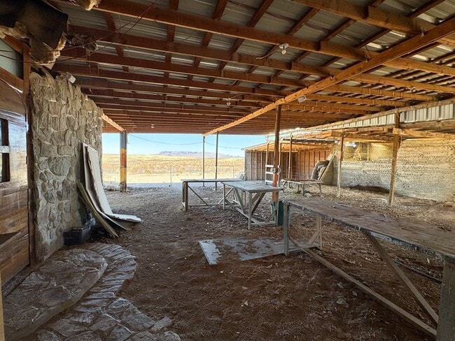 Building Photo - 400 N Smiling Dog Trail