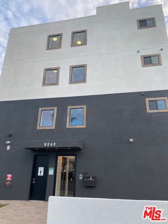 Building Photo - 9240 National Blvd