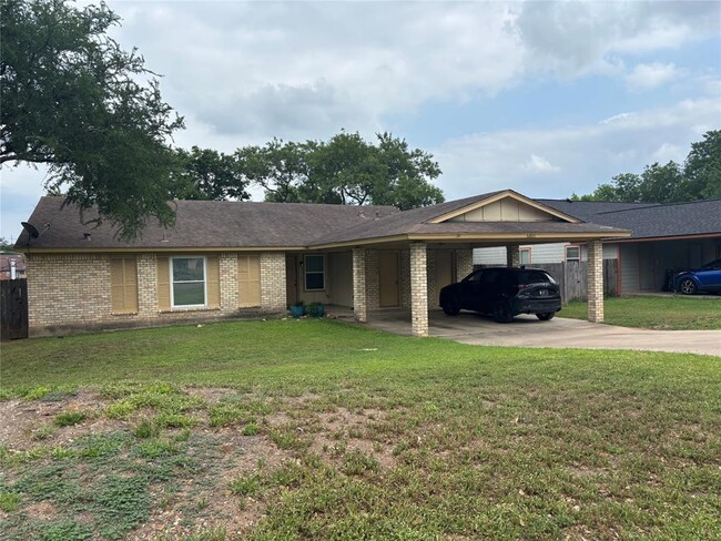 Building Photo - 6801 Star Dr