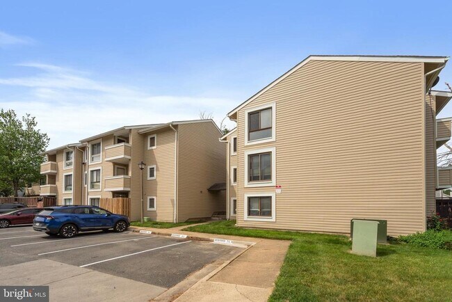 Building Photo - 8604 Village Way