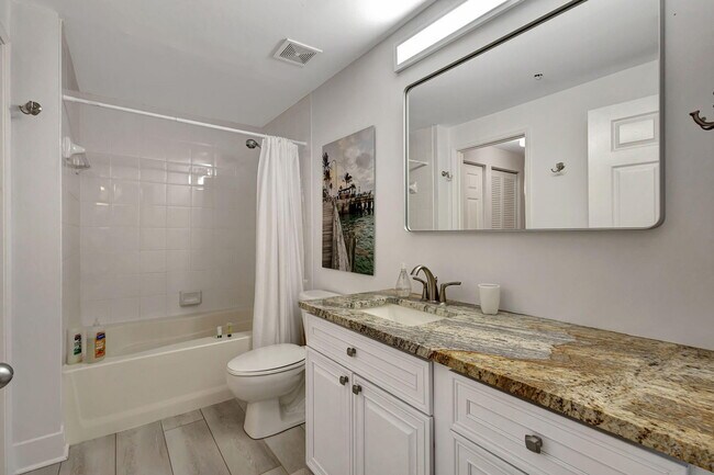 Building Photo - 630 S Sapodilla Ave
