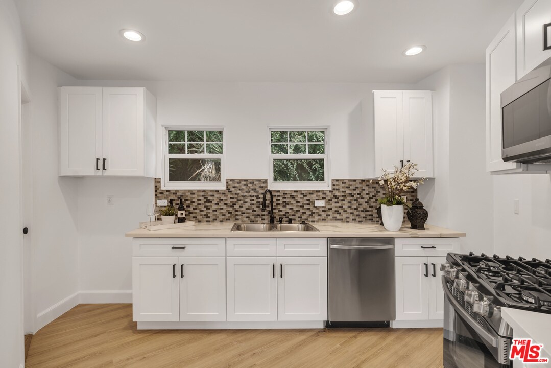 kitchen - 912 Sanborn Ave