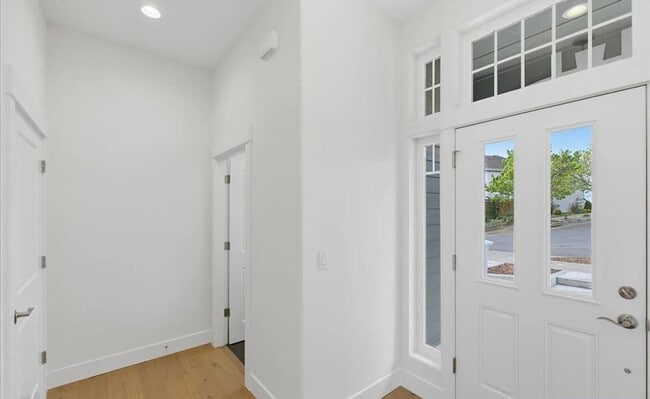 Building Photo - Spacious Custom Built Home in NW Corvallis