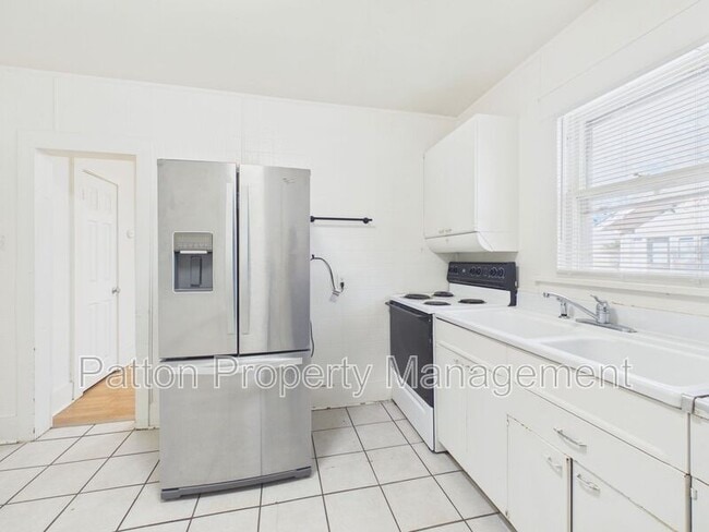 Building Photo - 612 SW 17th Ave