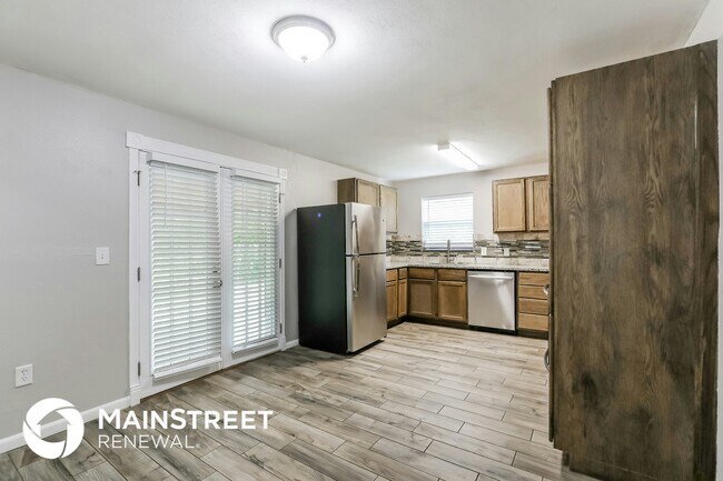 Building Photo - 601 Oak St