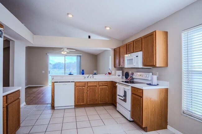 Building Photo - 10815 Lakeside Vista Dr
