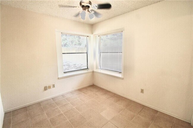 Building Photo - 15706 Racine Cove