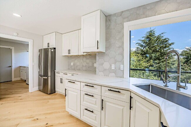 Building Photo - Sophisticated and Elegant home is located in Harbor Ridge at Browns Point. Spacious 4 bedroom, 4 ...