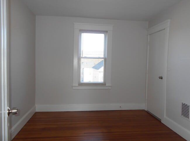 Building Photo - 53 Anthony St