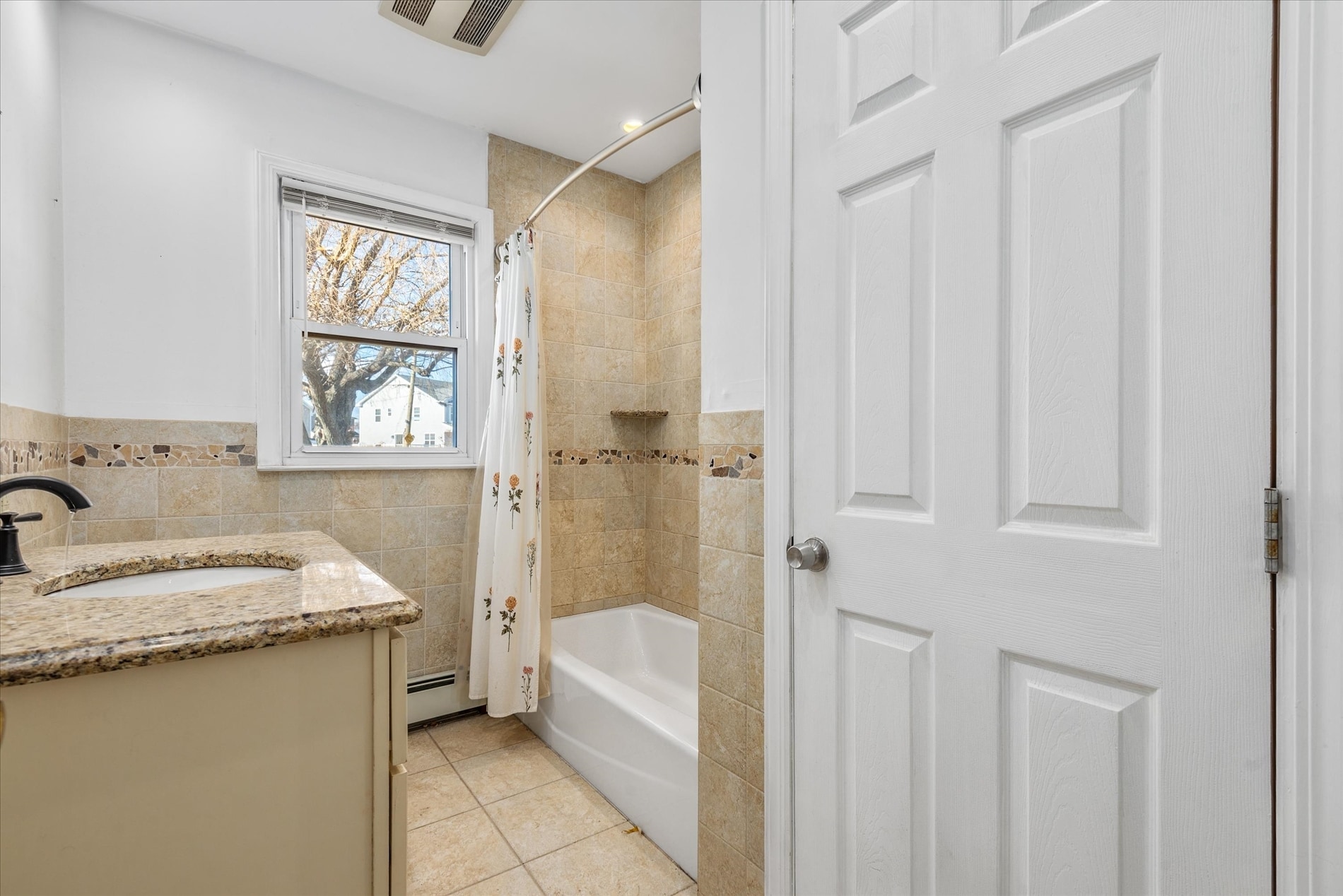 Building Photo - 2 Pirates Cv