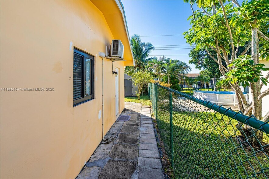 Building Photo - 8430 NW 15th Ct