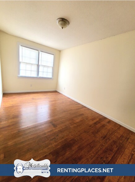 Building Photo - 1210 Holden Dr