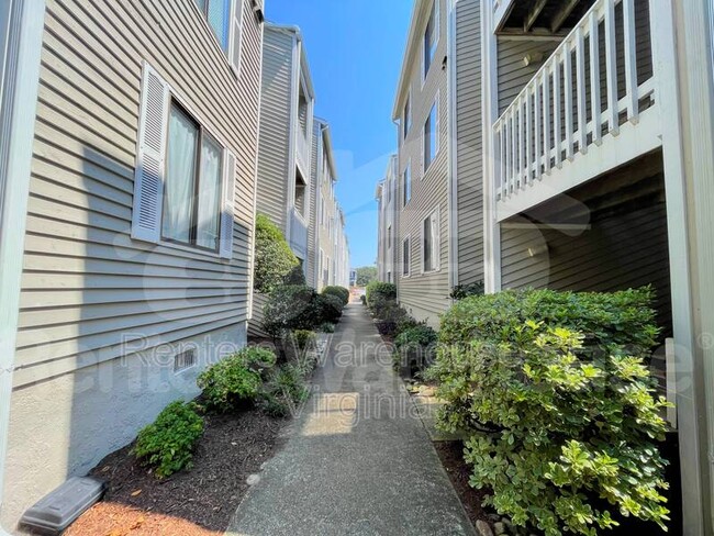 Building Photo - 2325 Sea Shell Rd