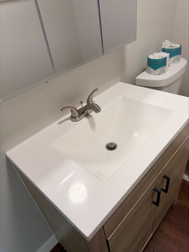 Building Photo - 1327B 9th W Ave