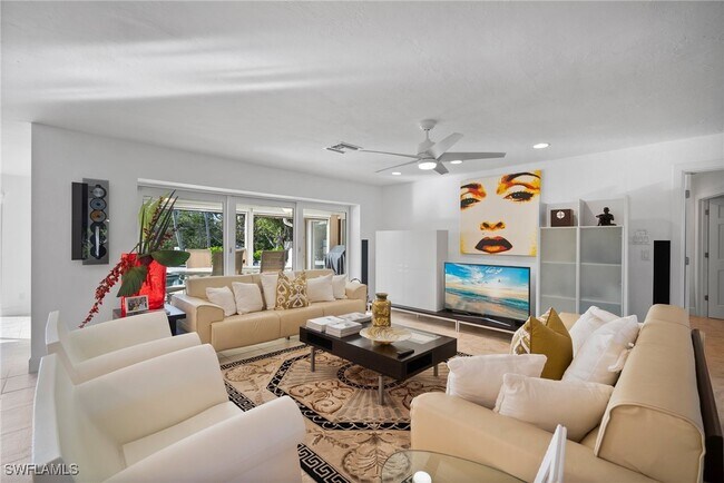 Building Photo - 319 Pirates Bight