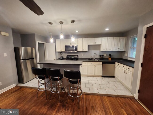 Building Photo - 5819 Bustleton Ave