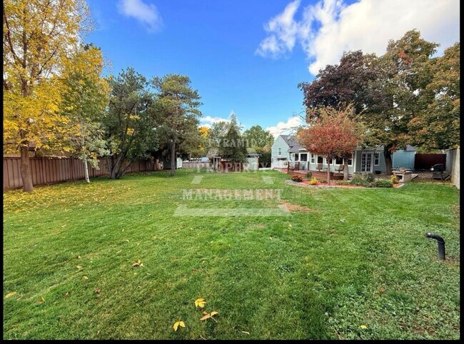Building Photo - Beautiful Millcreek Home!