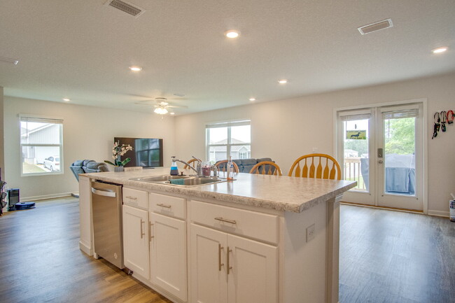 Building Photo - Spacious 4BR Home with 2-Car Garage Near M...