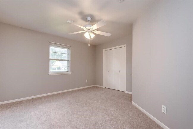Building Photo - 810 Borden St