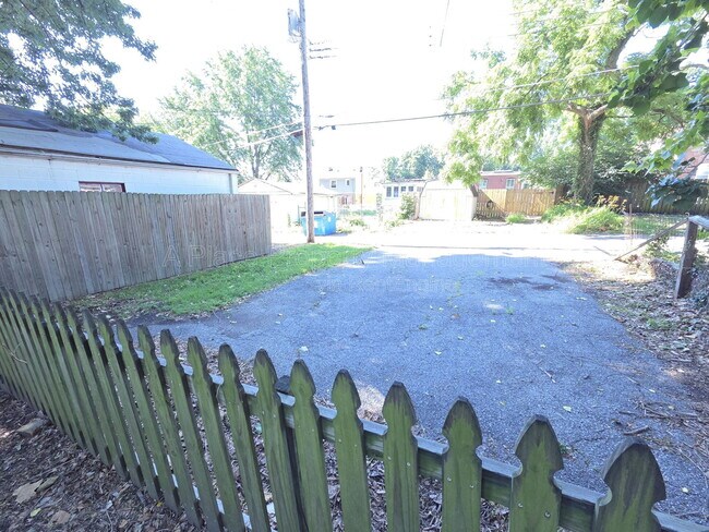 Building Photo - 6204 Clayton Ave