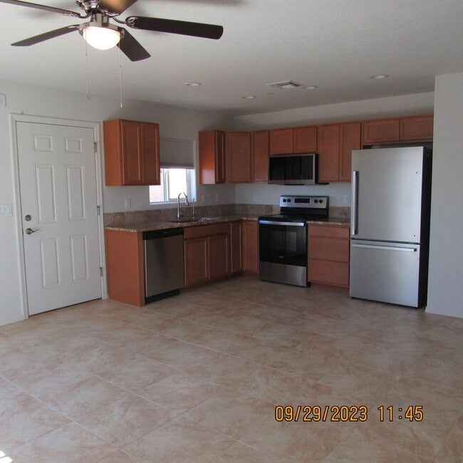 Building Photo - 2495 Palisades Dr