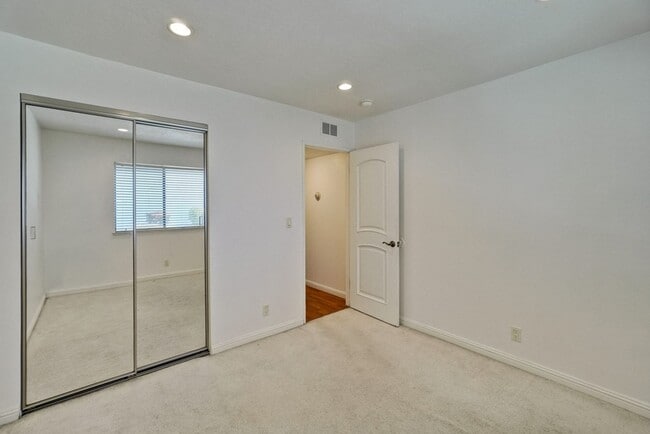 Building Photo - 2201 Monroe #505