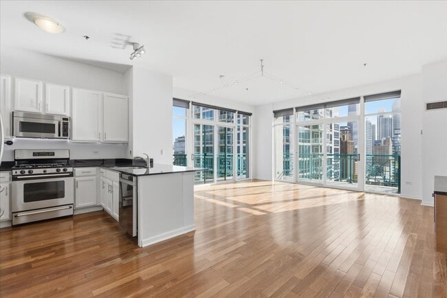 Building Photo - 340 W Superior St