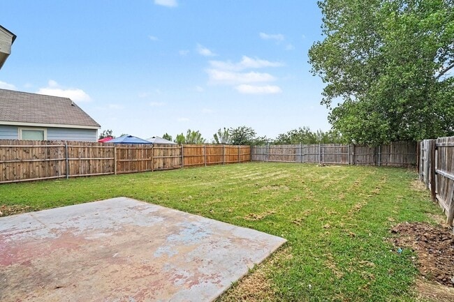 Building Photo - 1733 Vineridge Ln